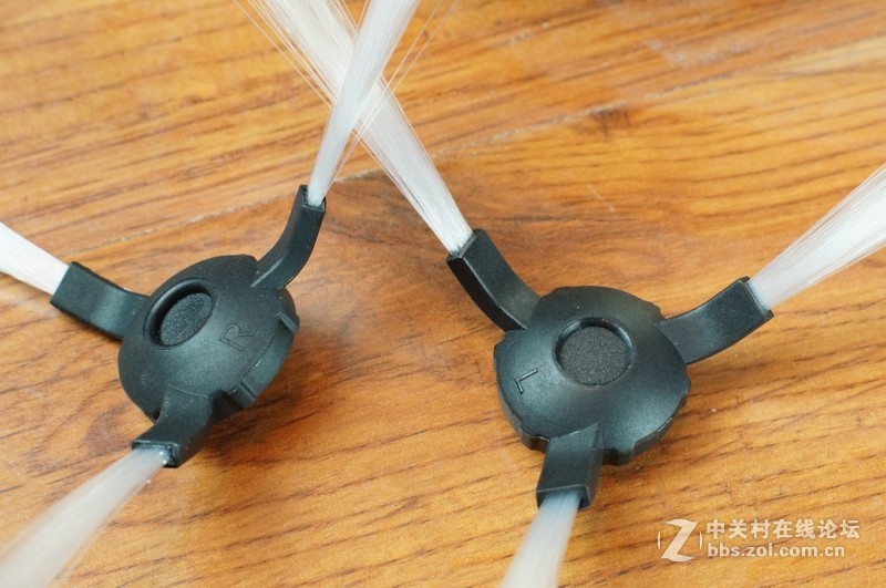 无线定位，自主构图，聪明的扫地机人浦桑尼克导航机器人780TS外观测评