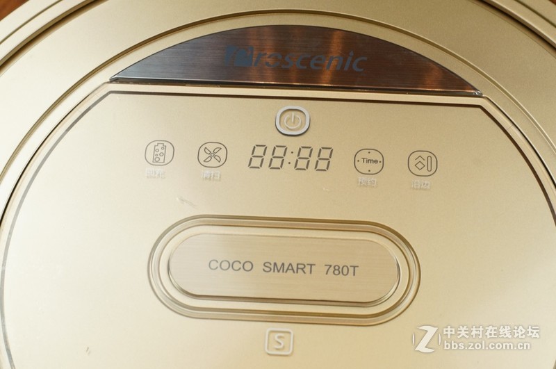 无线定位，自主构图，聪明的扫地机人浦桑尼克导航机器人780TS外观测评