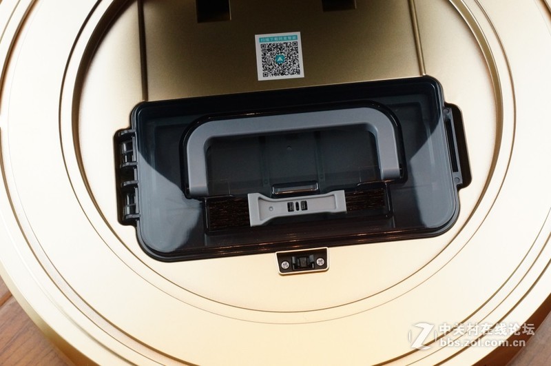 无线定位，自主构图，聪明的扫地机人浦桑尼克导航机器人780TS外观测评