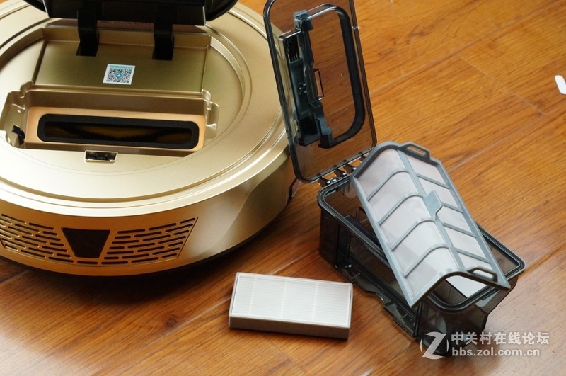 无线定位，自主构图，聪明的扫地机人浦桑尼克导航机器人780TS外观测评