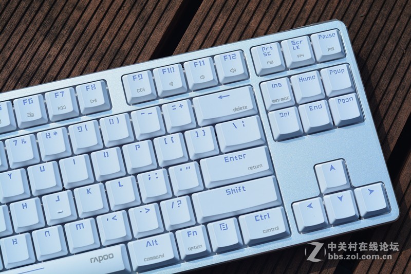 雷柏也出轻薄轴了，MT500办公机械键盘、VM300蓝牙游戏耳机上手体验