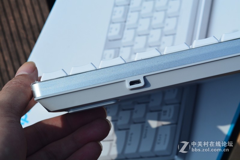 雷柏也出轻薄轴了，MT500办公机械键盘、VM300蓝牙游戏耳机上手体验