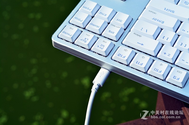 雷柏也出轻薄轴了，MT500办公机械键盘、VM300蓝牙游戏耳机上手体验