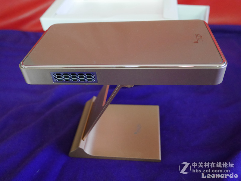 神画小媚：一款轻盈，灵巧，全能的随身投影电视