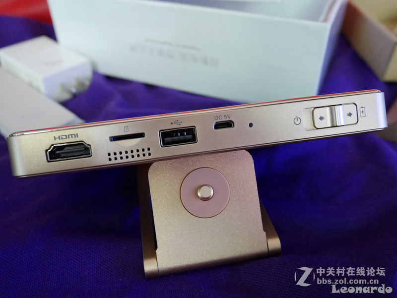 神画小媚：一款轻盈，灵巧，全能的随身投影电视