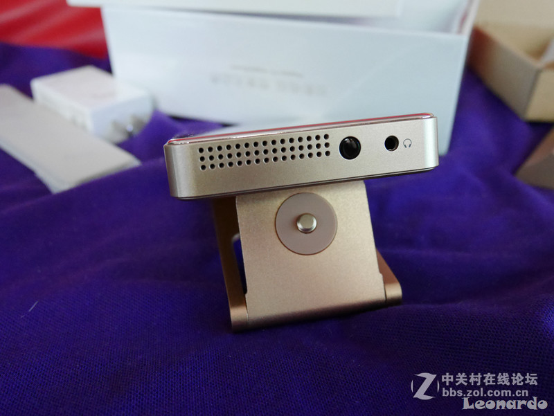 神画小媚：一款轻盈，灵巧，全能的随身投影电视