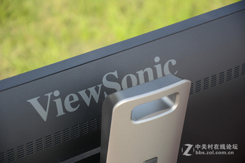 是否要考虑换一个显示器了