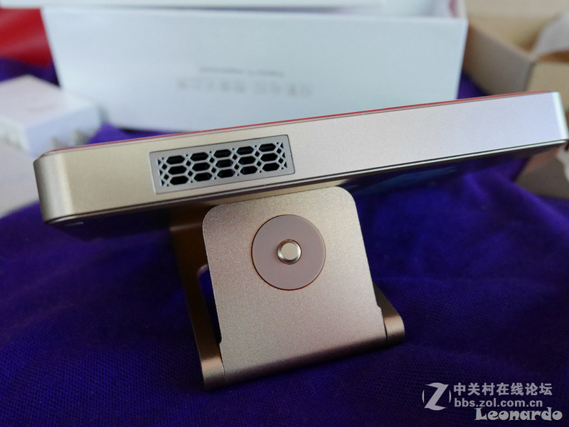 神画小媚：一款轻盈，灵巧，全能的随身投影电视