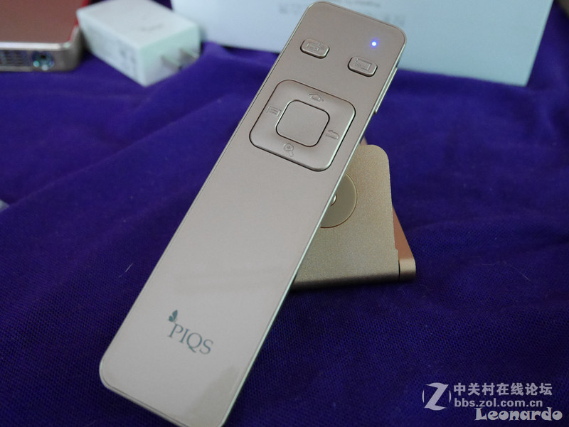 神画小媚：一款轻盈，灵巧，全能的随身投影电视