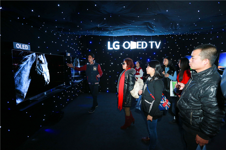 这是真的吗，索尼大法好还是LG OLED更黑科技？