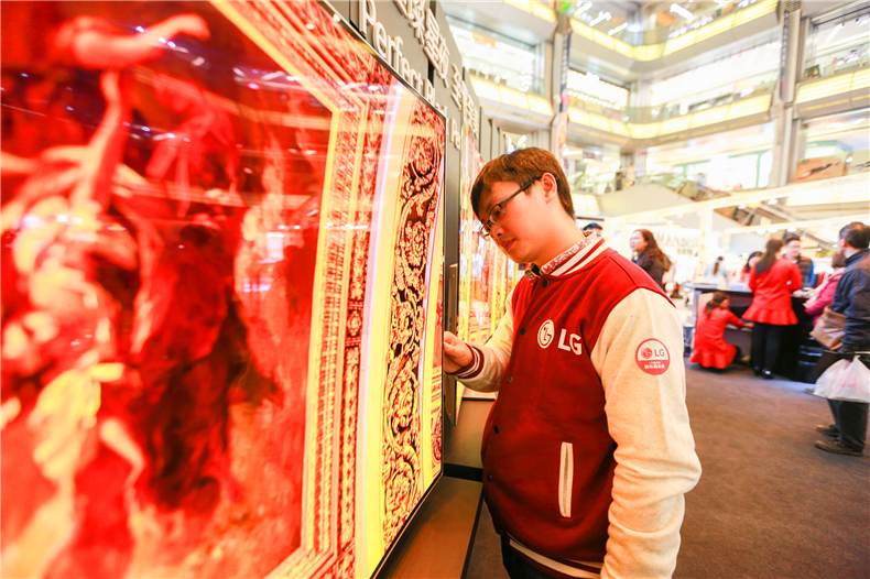 这是真的吗，索尼大法好还是LG OLED更黑科技？