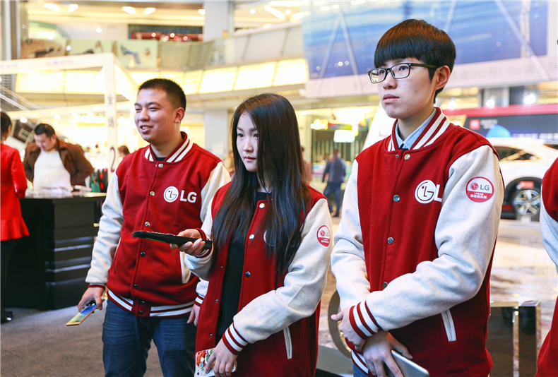 这是真的吗，索尼大法好还是LG OLED更黑科技？