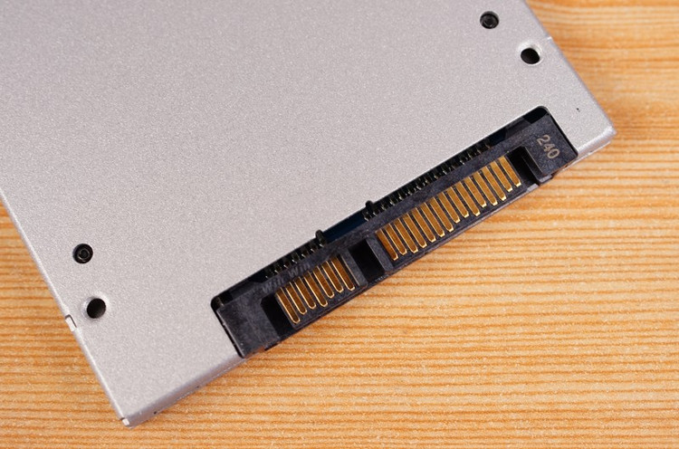 入门装机之选，金士顿UV400 240G SSD开箱体验