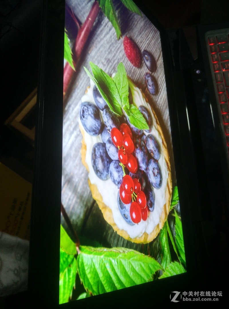 换了LG IPS屏幕之后，感觉就像撕掉蒙在眼睛前面的纱布