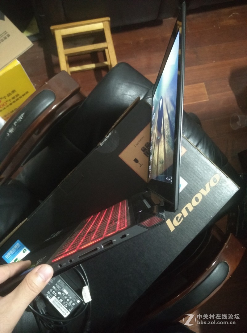 换了LG IPS屏幕之后，感觉就像撕掉蒙在眼睛前面的纱布