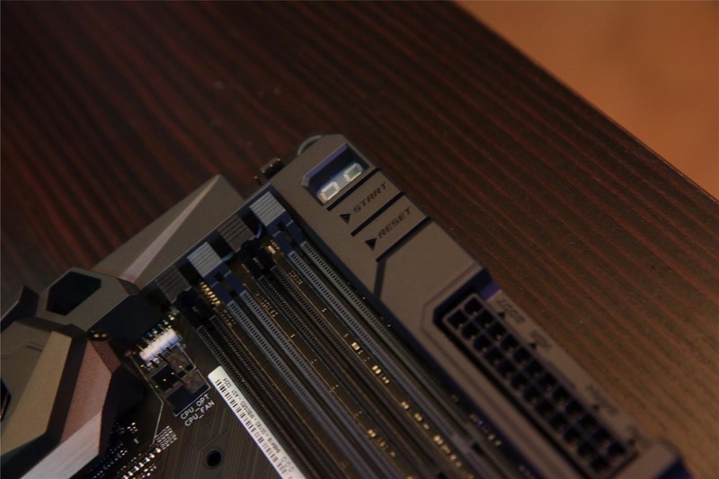 ROG Maximus IX Code搭载EVGA的高端主机配置【炫酷主板开箱过程】