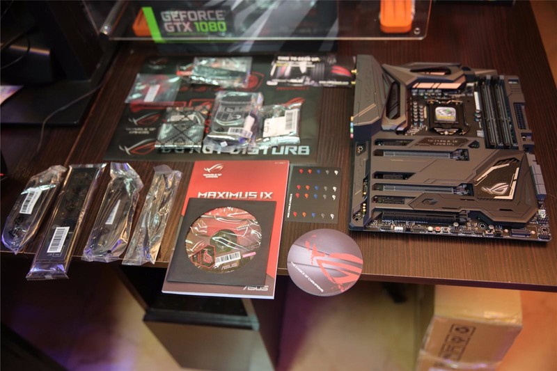 ROG Maximus IX Code搭载EVGA的高端主机配置【炫酷主板开箱过程】