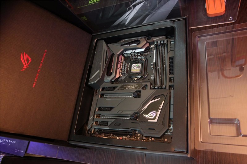 ROG Maximus IX Code搭载EVGA的高端主机配置【炫酷主板开箱过程】