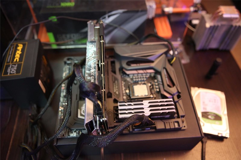 ROG Maximus IX Code搭载EVGA的高端主机配置【炫酷主板开箱过程】