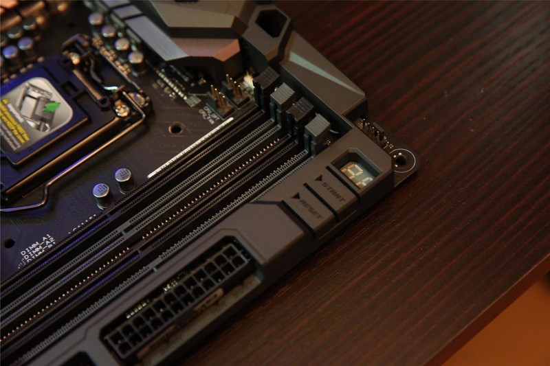 ROG Maximus IX Code搭载EVGA的高端主机配置【炫酷主板开箱过程】