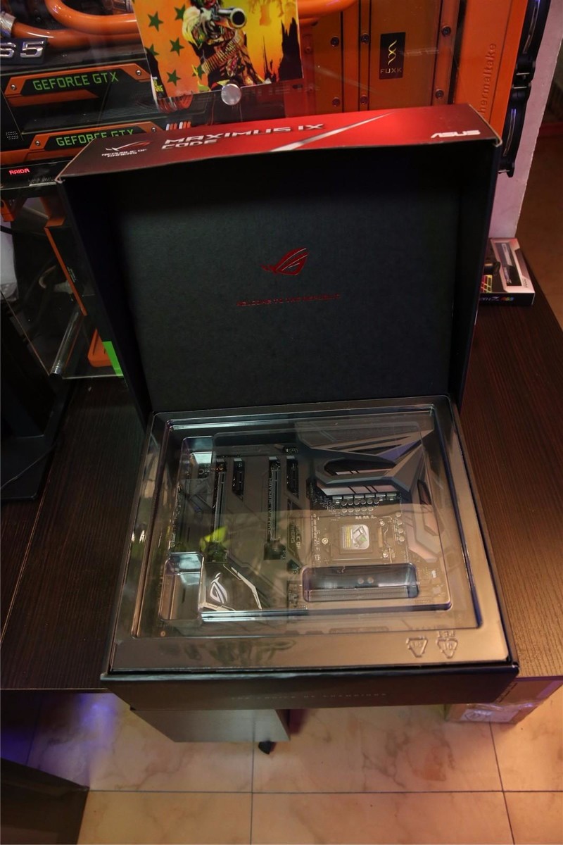 ROG Maximus IX Code搭载EVGA的高端主机配置【炫酷主板开箱过程】