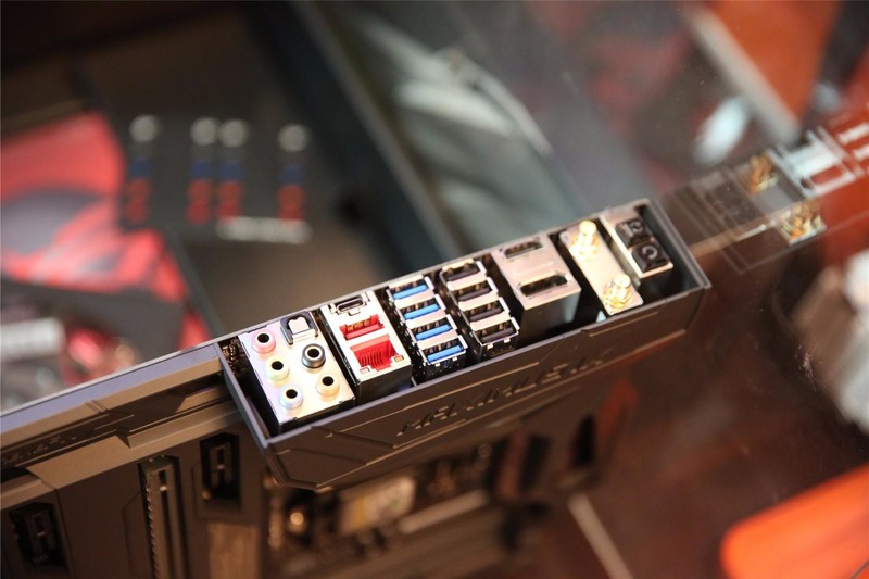 ROG Maximus IX Code搭载EVGA的高端主机配置【炫酷主板开箱过程】