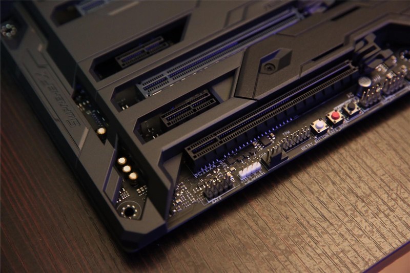 ROG Maximus IX Code搭载EVGA的高端主机配置【炫酷主板开箱过程】