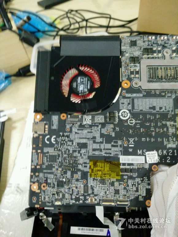 微星GS63VR 7RF-258开箱升级1TB固态32G内存