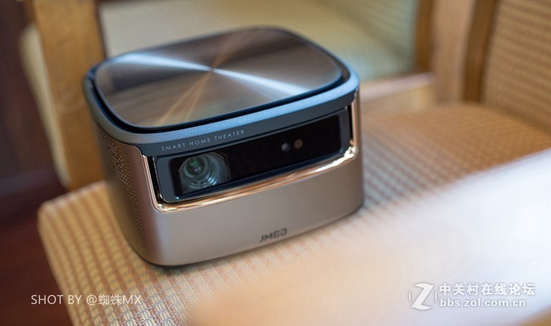 旗舰投影新选：坚果V9智能投影图赏
