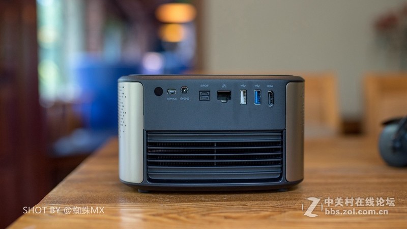 旗舰投影新选：坚果V9智能投影图赏