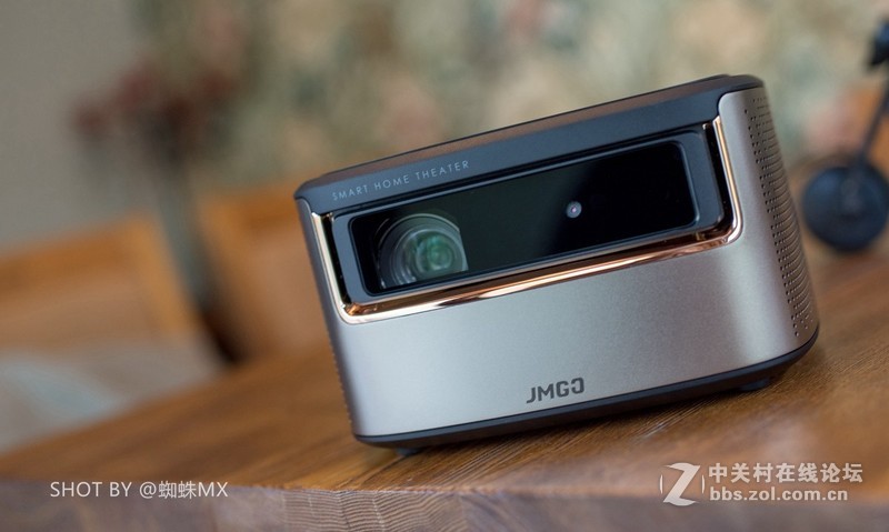 旗舰投影新选：坚果V9智能投影图赏