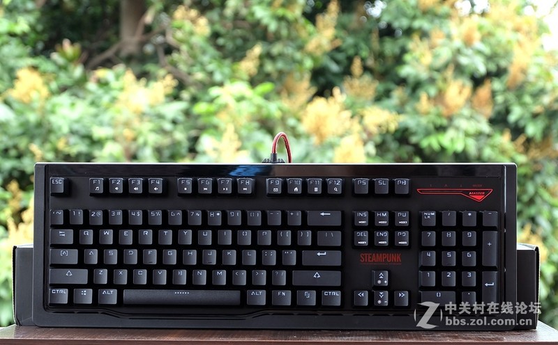 红与黑的激情碰撞 闻所未闻的G轴体验