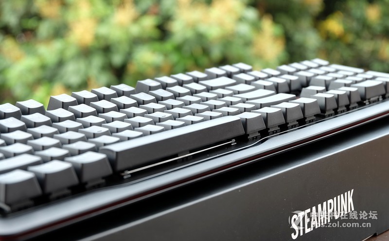 红与黑的激情碰撞 闻所未闻的G轴体验