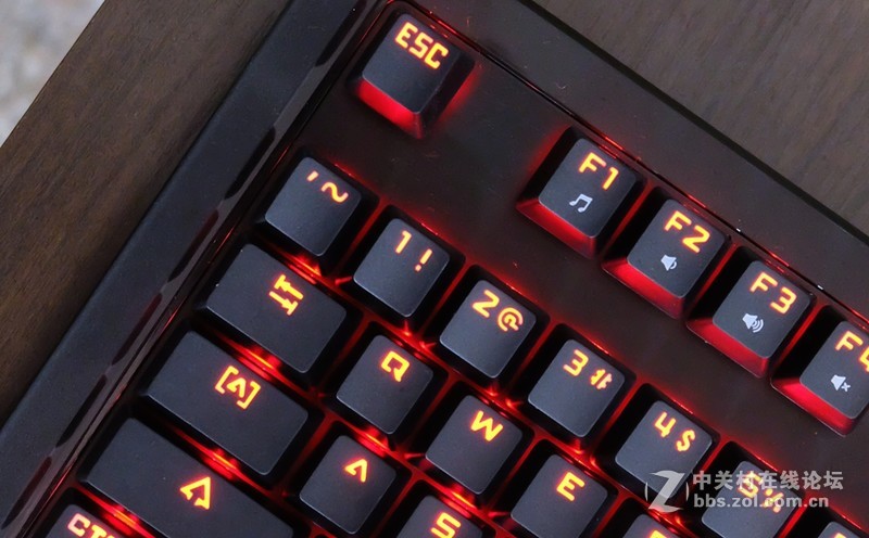 红与黑的激情碰撞 闻所未闻的G轴体验