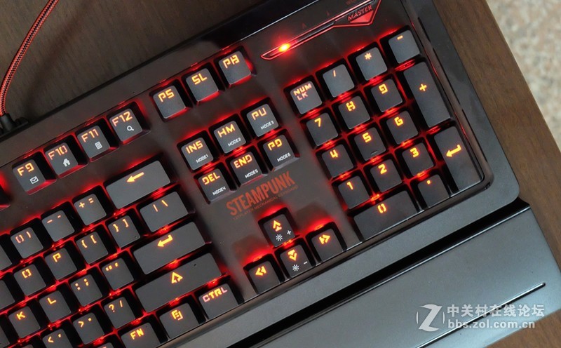 红与黑的激情碰撞 闻所未闻的G轴体验