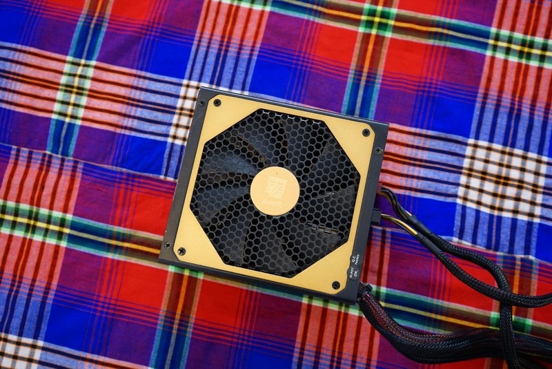 老平台换安钛克P6摇身一变成新“电视”，再弄块显卡就可以大吉大利的吃鸡