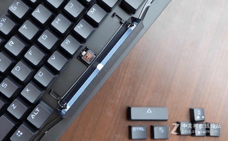 红与黑的激情碰撞 闻所未闻的G轴体验