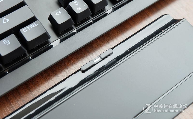 红与黑的激情碰撞 闻所未闻的G轴体验