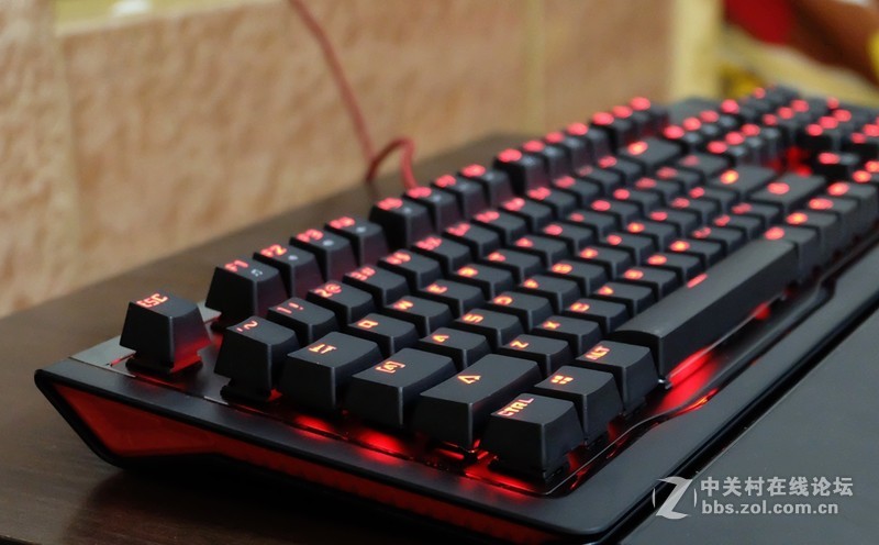 红与黑的激情碰撞 闻所未闻的G轴体验