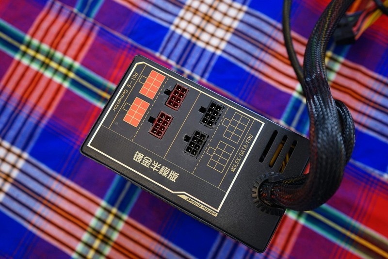 老平台换安钛克P6摇身一变成新“电视”，再弄块显卡就可以大吉大利的吃鸡