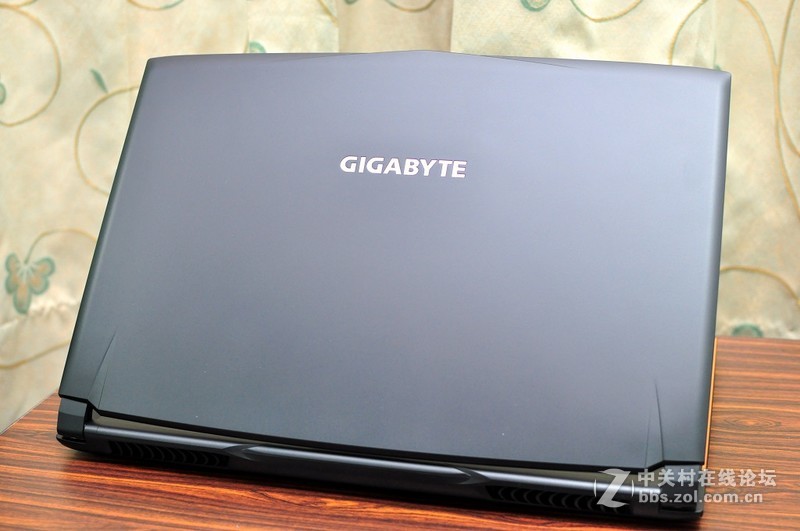 GIGABYTE P57X V7，搭载Kaby Lake CPU，效能更强化