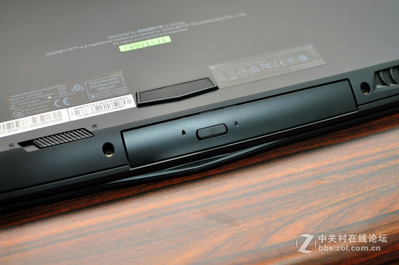 GIGABYTE P57X V7，搭载Kaby Lake CPU，效能更强化