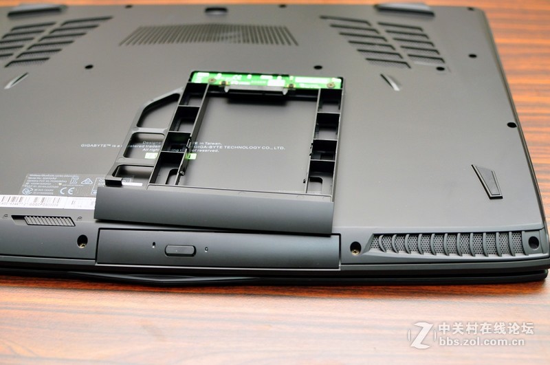 GIGABYTE P57X V7，搭载Kaby Lake CPU，效能更强化