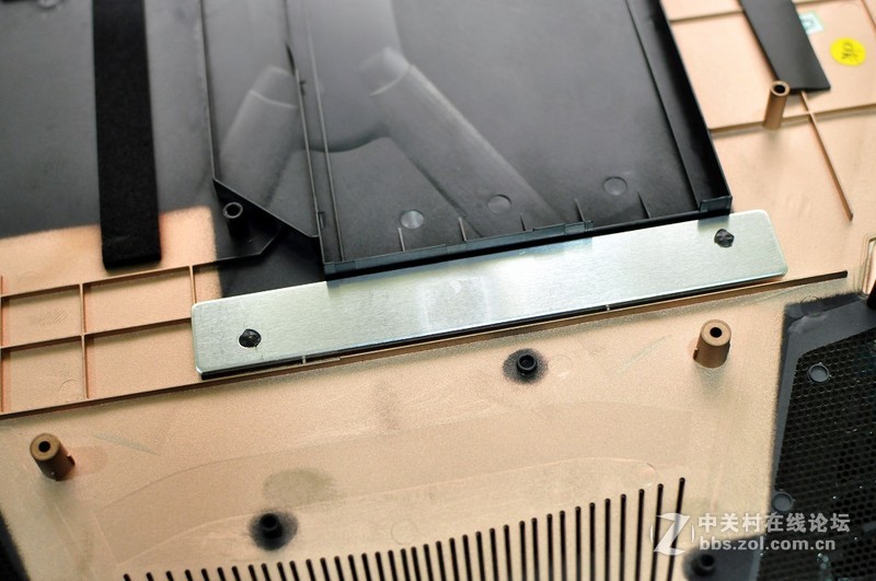 GIGABYTE P57X V7，搭载Kaby Lake CPU，效能更强化