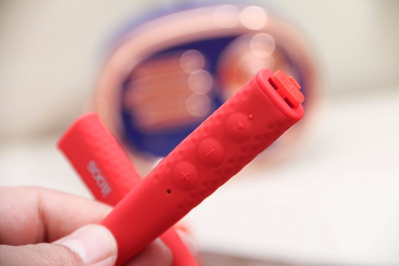 Itoos项圈蓝牙耳机：挂在脖子上的好耳机，狂甩不掉颜值超高