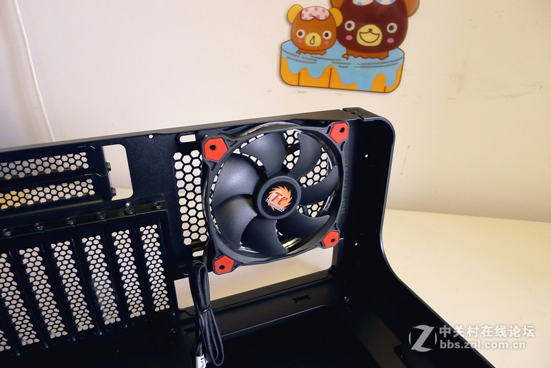 错过再等一年，双12红色警戒机箱装机作业