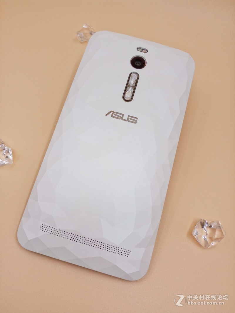 Zenfone2晶钻后盖——性能小怪兽的百变外衣