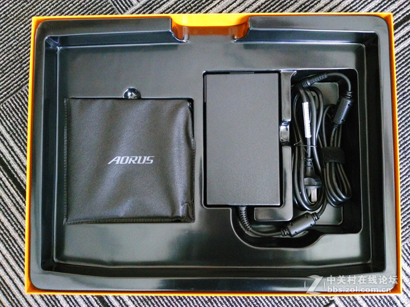 GTX1070+i7 6820HK独显游戏本AORUS X5 V6开箱