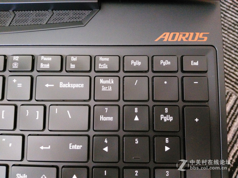 GTX1070+i7 6820HK独显游戏本AORUS X5 V6开箱