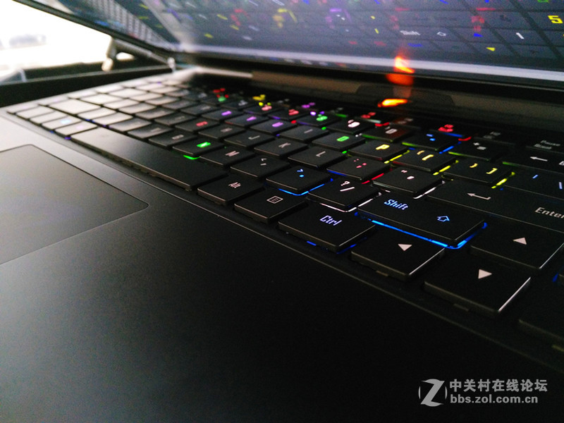 GTX1070+i7 6820HK独显游戏本AORUS X5 V6开箱